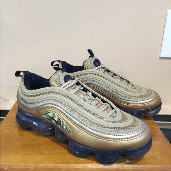 Nike Air Vapormax '97 GS 4Y Size Women's 5.5 Metallic Gold Shoes AQ2657-700 - Picture 3 of 7